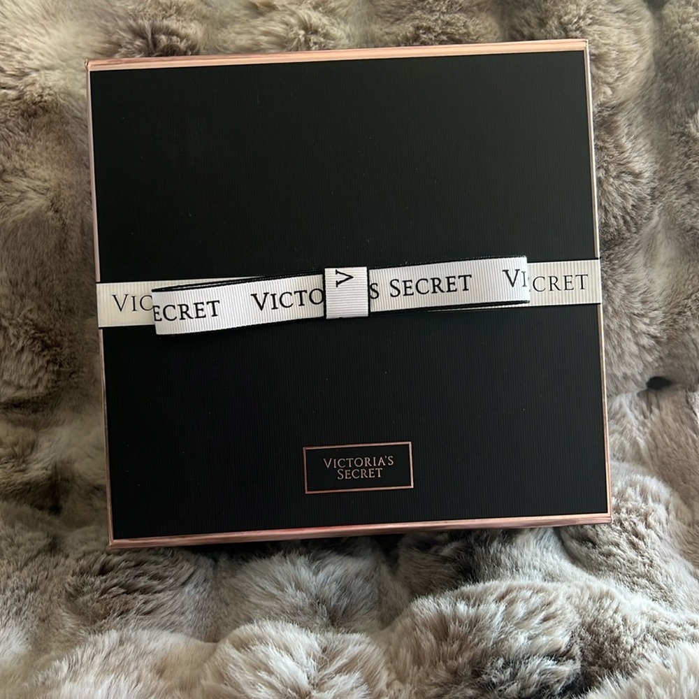 Victoria’s Secret empty gift box 8 x 8 x 4
